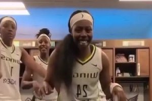 打成一片！李月汝wnba飞翼队无缝衔接！小宝笑容回来了！