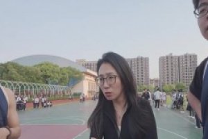 当我们的班赛教练是女化学老师，那很有化学反应了！