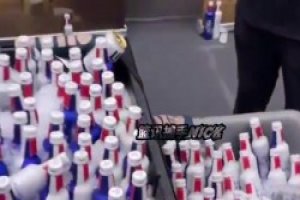 年轻一代都不爱喝酒了？雷霆夺冠后更衣室留下大量啤酒跟香槟！