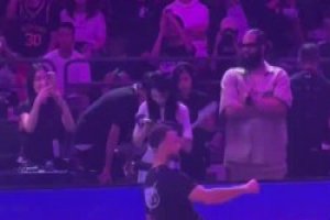 杨瀚森称是王以太的歌迷！库里听了他的歌也是手舞足蹈