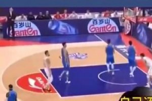 名场面！空位队友不传，宁波教练指着球员骂：太TM自私！