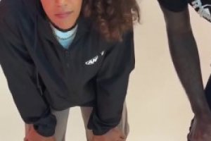师弟会玩！第一詹吹史蒂芬森连女球员都不放过