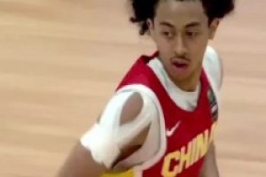 中国的美式后卫！U19混血球员朱正里突外投一度率队追到3分
