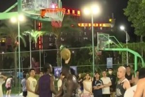 篮球和拳击一样，是非常需要身体素质的运动！