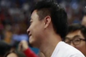 这是谁的青春回忆？2013年NBA中国赛科比为球迷签名