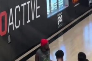 ‍包工头安排工作了！KD这小红帽一戴气质一下就上来了